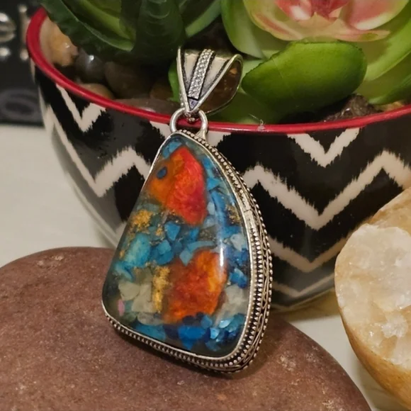 Spiny Oyster Turquoise 2" Pendant - Brings luck, peace and protection - Picture 1 of 4